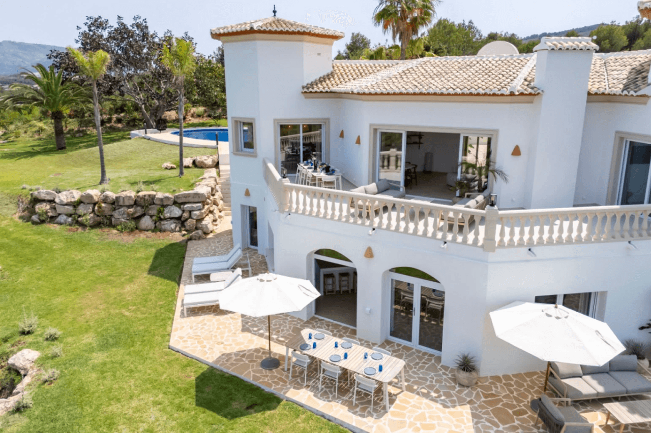 Villa recientemente reformada con impresionante vistas panorámicas de Jávea