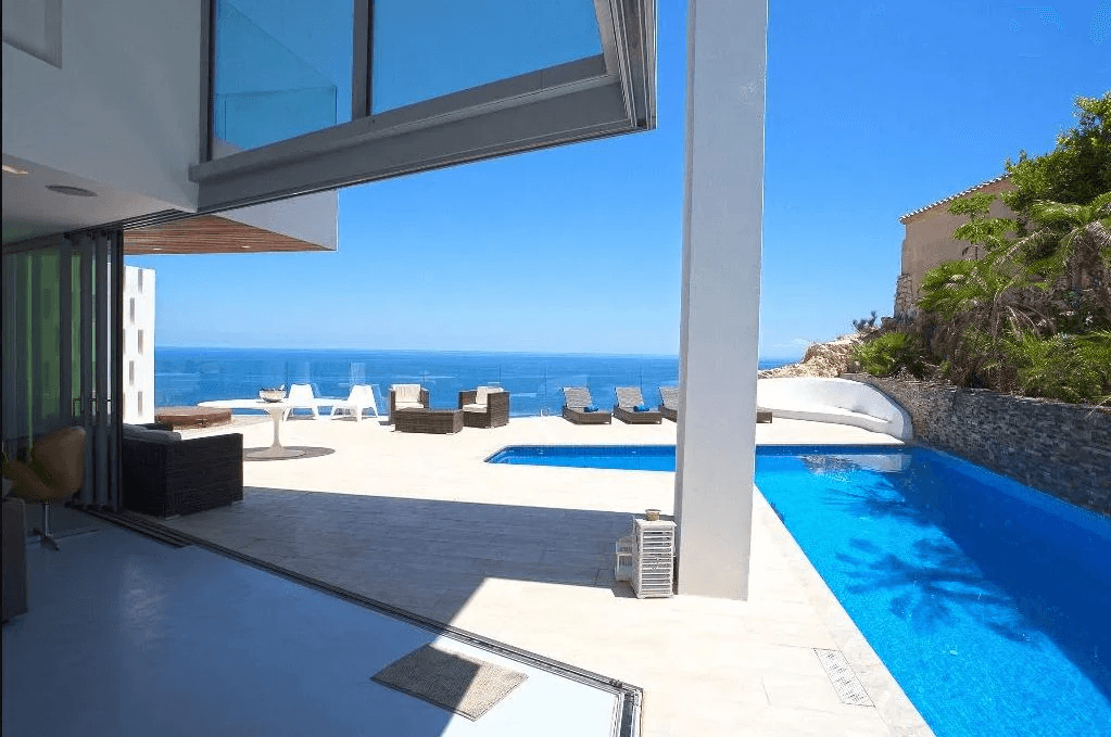 Lujosa Villa moderna en primera línea con impresionantes vistas al mar