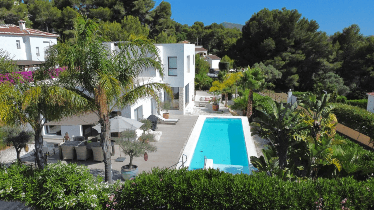 Eig property in einer begehrten Wohnanlage mit beeindruckendem Ausblick.