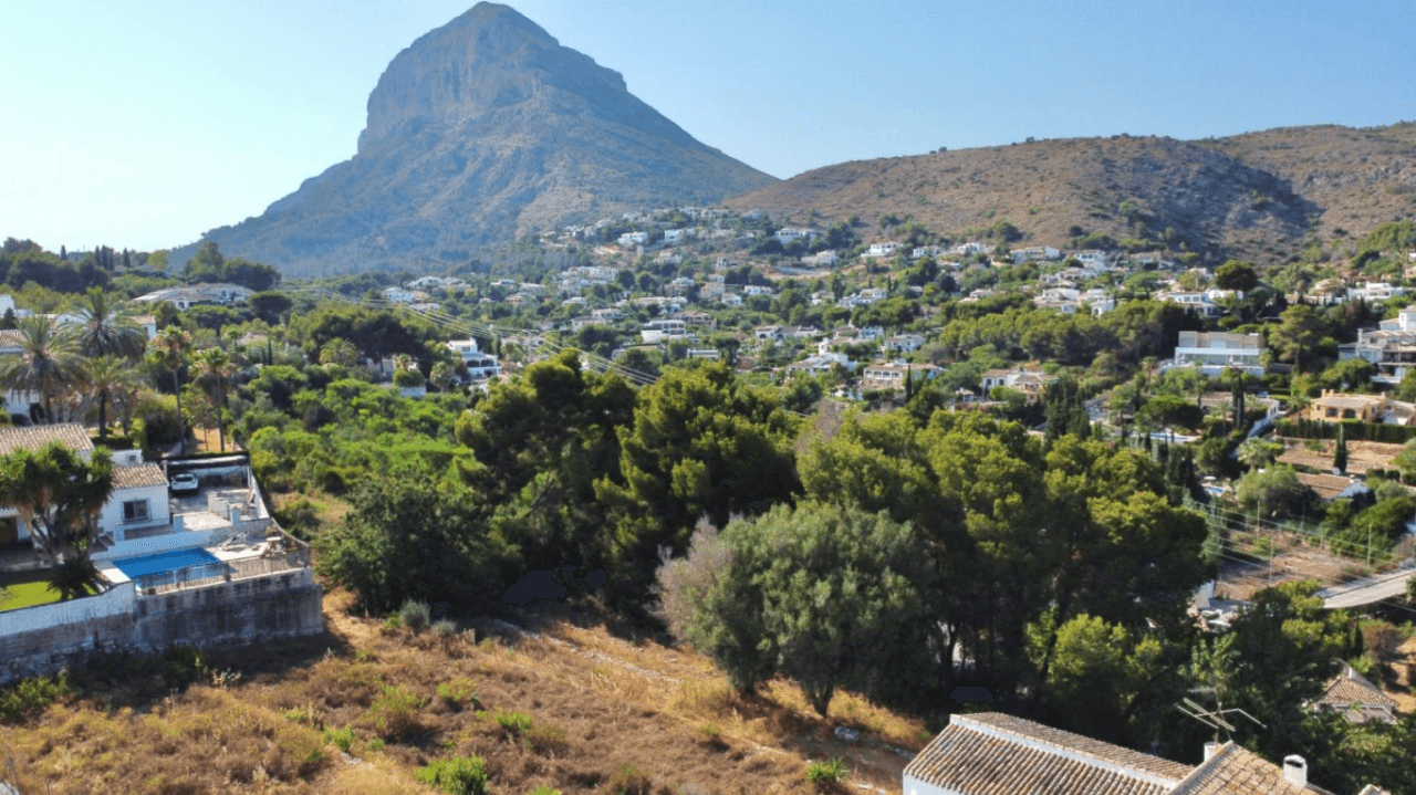 Parcelle située à quelques distances du centre historique de Javea avec avant-projet.