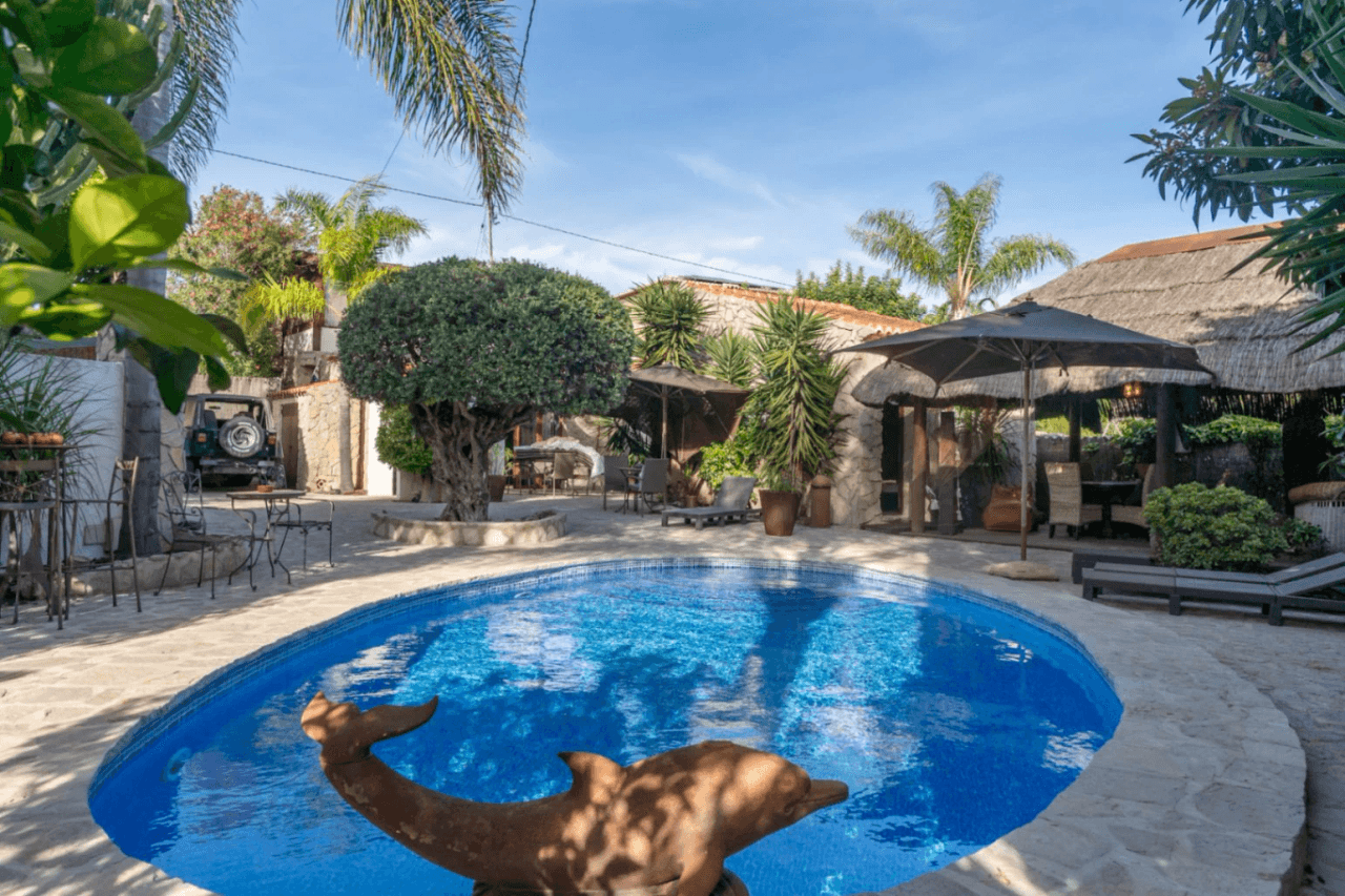 Villa mit Gästeapartment, vollständig renoviert und nahe der Altstadt von Jávea.