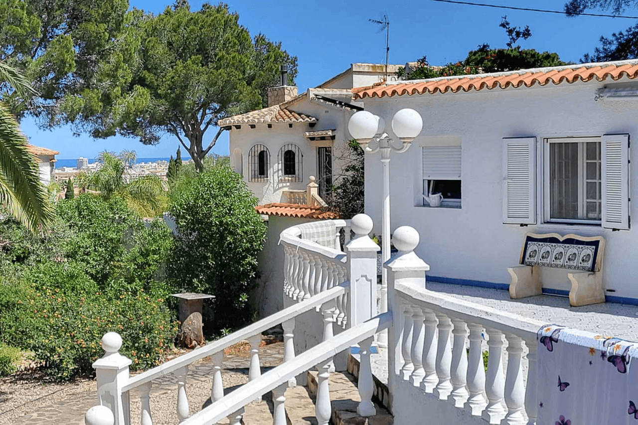 8034DEN Villa avec vue partielle sur la mer à vendre à El Montgó, Denia.