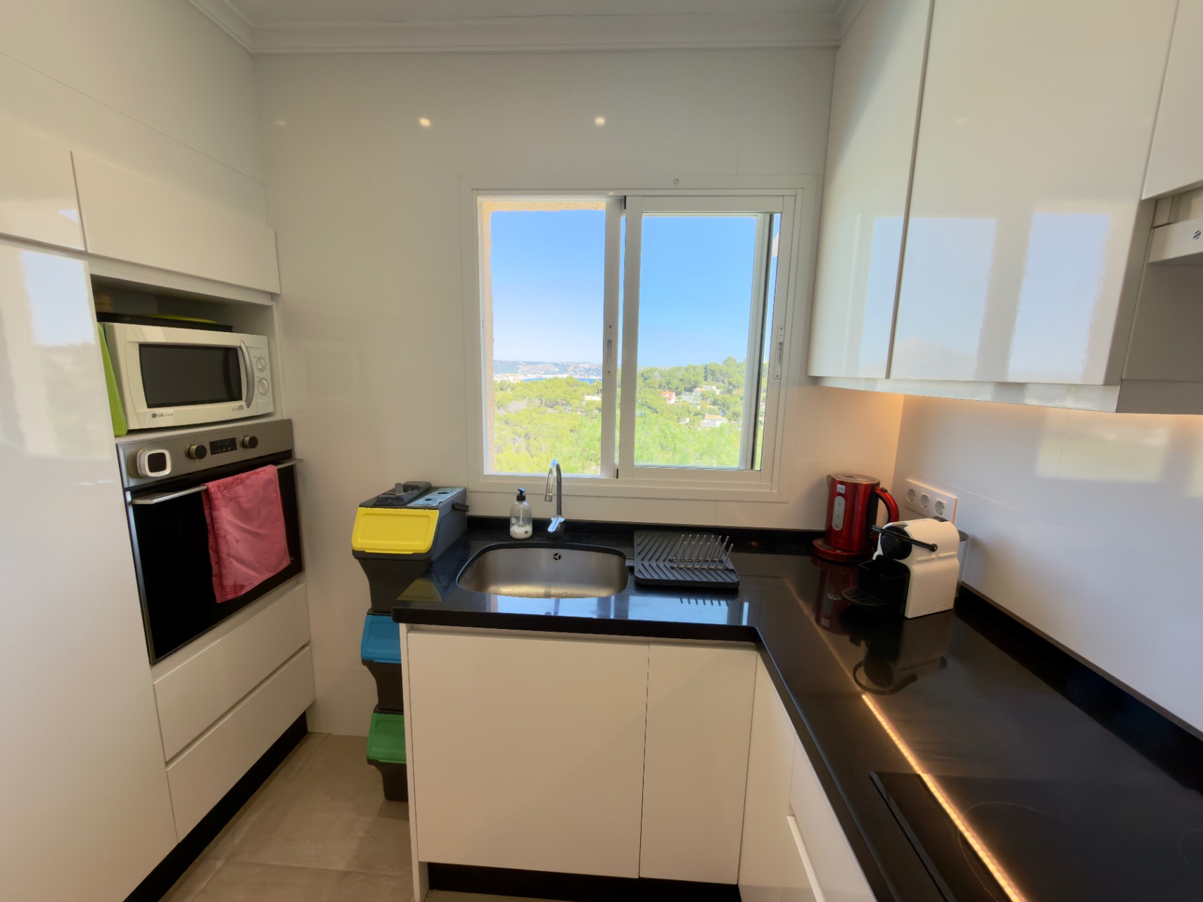Espectacular Chalet Independiente en Jávea con Vistas al Mar y Montgó