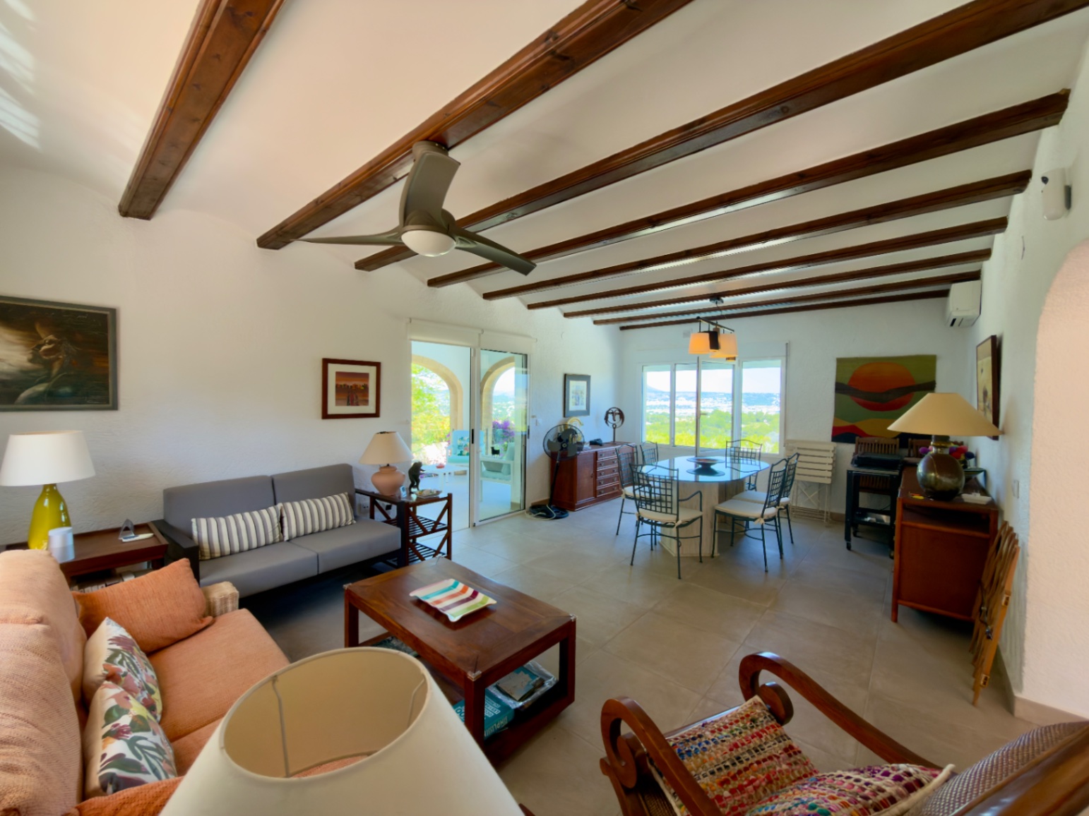Espectacular Chalet Independiente en Jávea con Vistas al Mar y Montgó