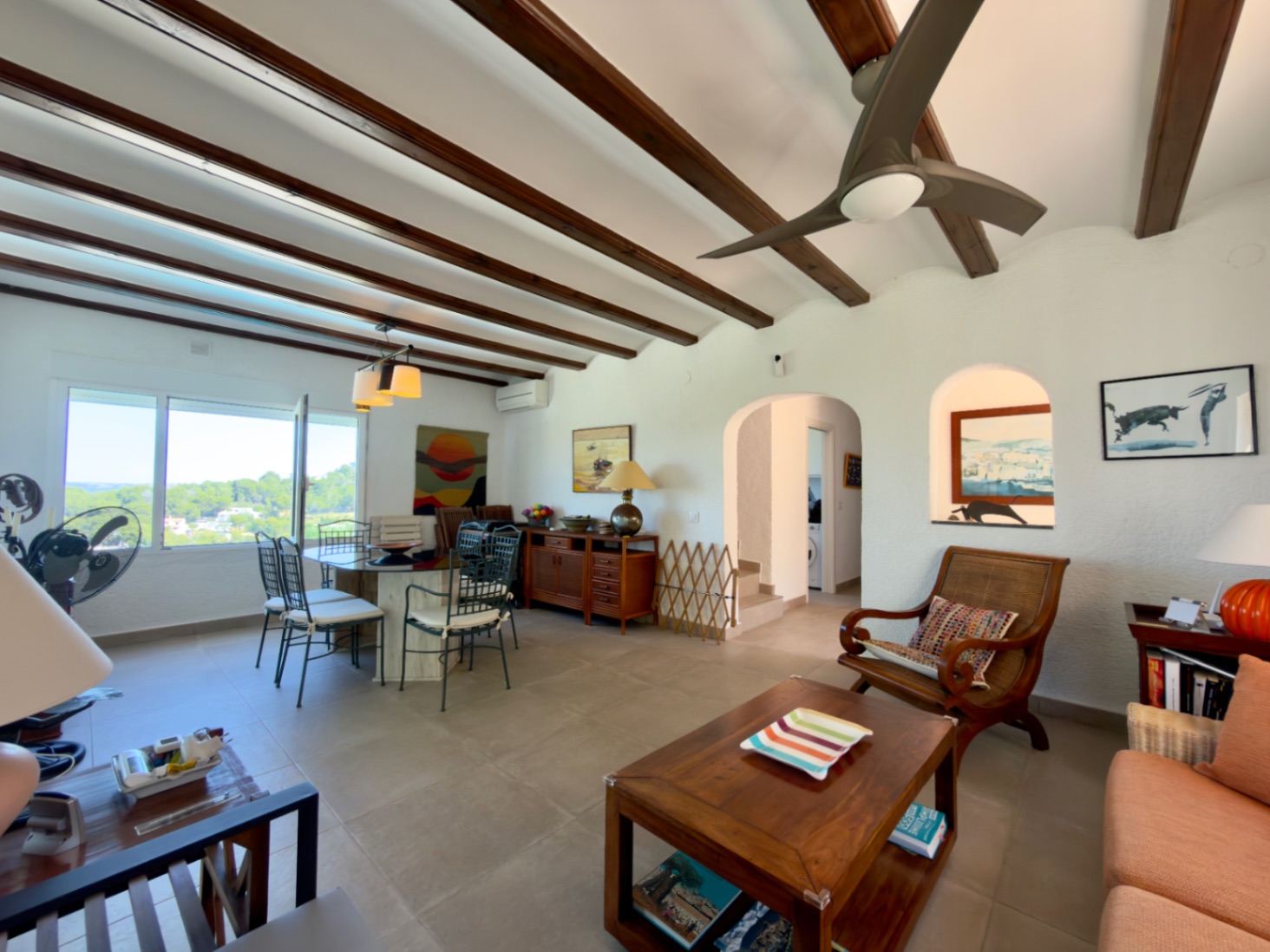 Espectacular Chalet Independiente en Jávea con Vistas al Mar y Montgó