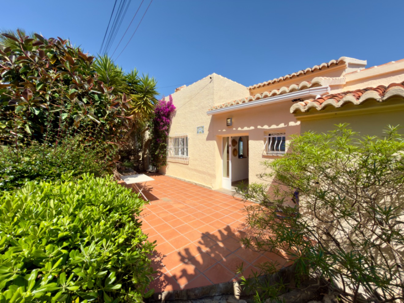 Espectacular Chalet Independiente en Jávea con Vistas al Mar y Montgó